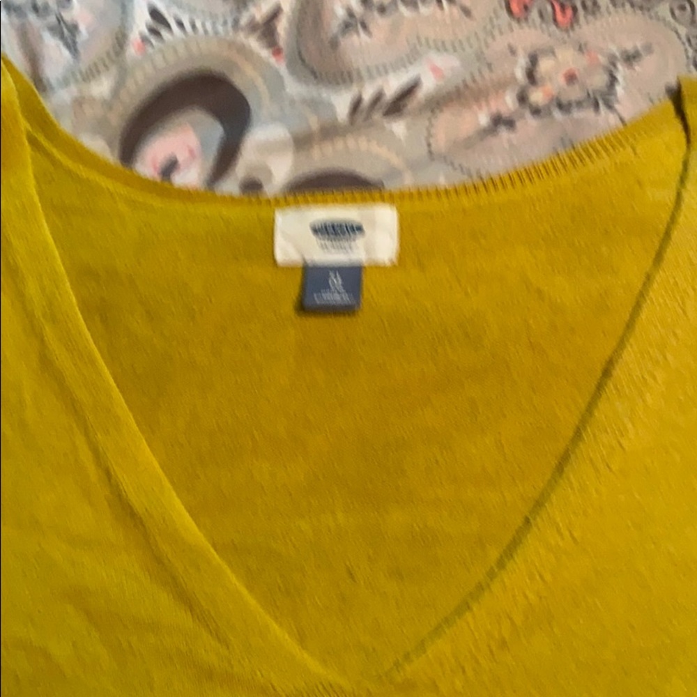 **FREE SHIPPING**OLD NAVY sweater